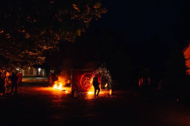 Morshyn, Ukrayna - 16 Temmuz 2017 - fantastik ateş gösterisi düğün