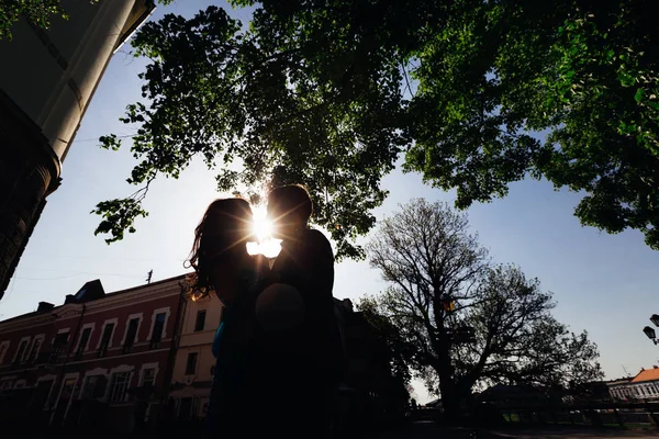 Detail Mužem Ženou Zahrnující Navzájem Náměstí Města Slunce Svítí Pro — Stock fotografie