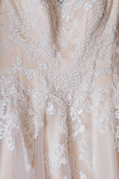 Gros Plan Dentelle Blanche Avec Beau Motif Sur Une Robe — Photo