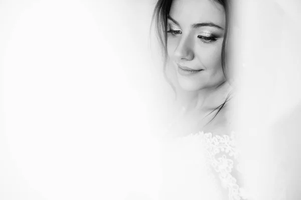 Primo piano del volto della sposa con un bel trucco su th — Foto Stock