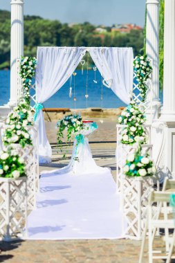 Arch tül ile düğün töreni ve buket tabloyla için 