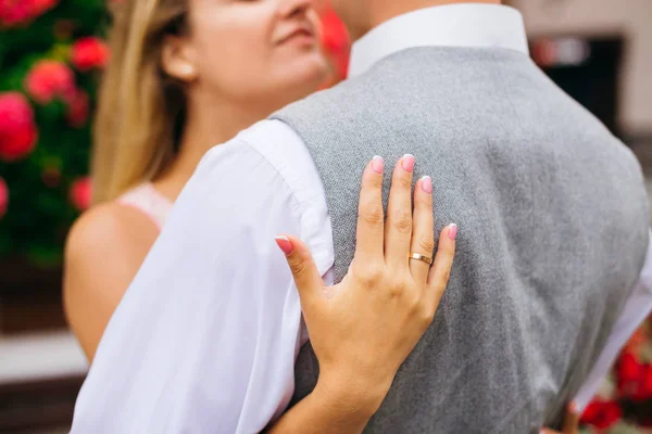 The bride hugs the groom behind her back. close-up of the bride' — ストック写真