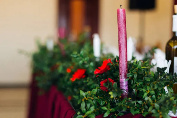 Marsala color candle on a wedding table decorated with green bra — Stock Photo, Image