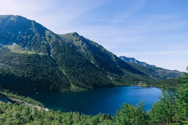 Ünlü dağlar Göl deniz göz gölü yaz günü. En iyi görünüm — Stok fotoğraf