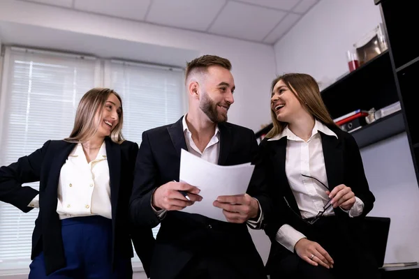 Uomini Affari Successo Che Incontrano Ufficio Concetto Aziendale — Foto Stock