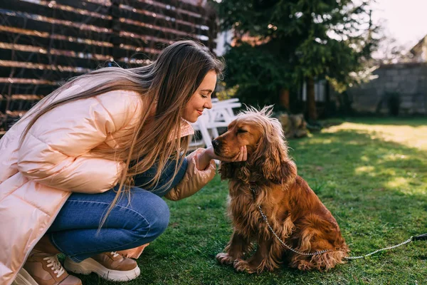 Beautiful Woman Her Cocker Paniel Dog Playing Outdoors Yard Girl — Stock Photo, Image