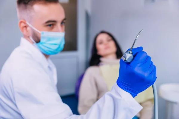 Dentist Uniform Holding Dental Gun Water Air Dentistry Concept Patient — Stock Photo, Image