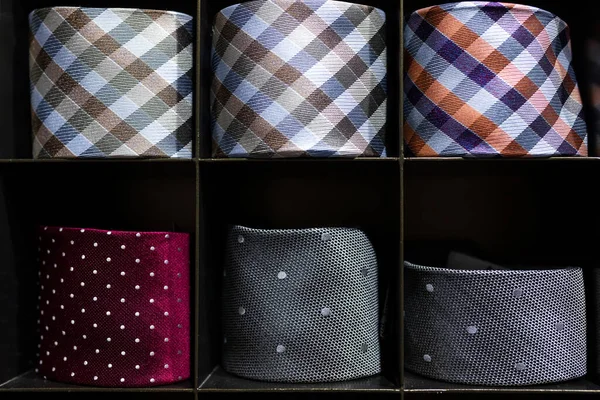 Skręcone Krawaty Pięknie Zapakowane Pudełko — Zdjęcie stockowe