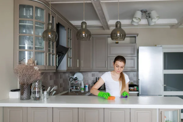 Reinigung Professionelles Personal Reinigungshaus Putzfrau Wäscht Oberfläche Vorgeschlagene Verantwortlichkeiten — Stockfoto