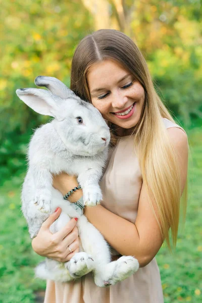 Pretty Young Woman Long Haired Hug Cute Rabbit Summer Day — Stock Photo, Image