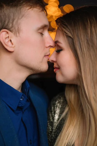 愛の美しい男と女のクローズアップポートレート — ストック写真
