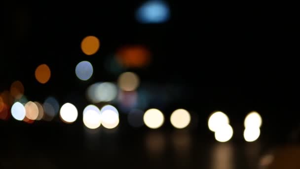 Luci Colorate Bokeh Notturne Auto Fuori Fuoco Del Traffico Cittadino — Video Stock