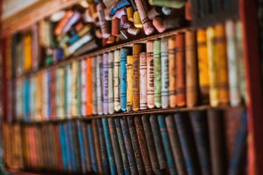 Renkli tebeşir. Sanat kalemleri. Ressam.