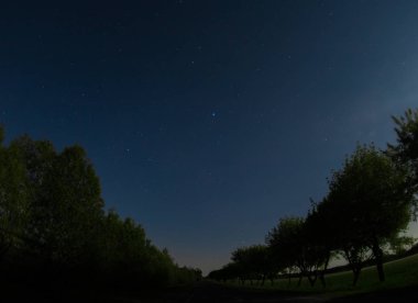 Gece gökyüzü. Karanlık gece. Yıldızlı gökyüzü.