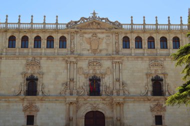 Güzel ön cephe, University Of Alcala De Henares. Mimari seyahat öyküsü. 5 Mayıs 2018. Alcala De Henares Madrid İspanya.