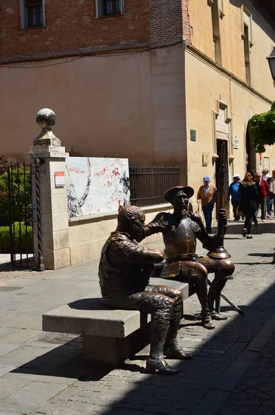 美丽的唐吉诃德雕像和桑丘潘萨辩论 建筑旅行历史 2018年5月5日 Alcala 雷斯堡马德里西班牙 — 图库照片