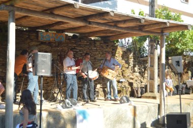 Davul ve gayda grup Quinta De Cancelada Gaita partide. 20 Ağustos 2016. Quinta De Cancelada Lugo Galicia İspanya.