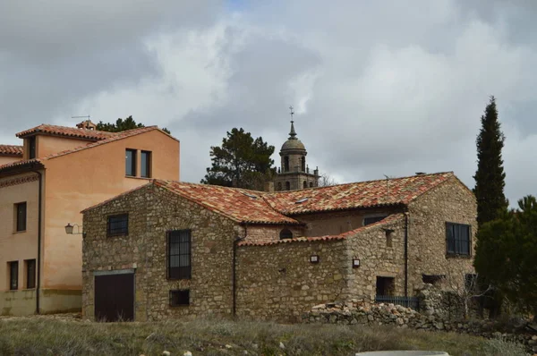 Casas Pedra Topo Você Pode Ver Torre Sino Catedral Aldeia — Fotografia de Stock