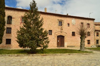 Medinaceli, Santa Isabel manastır ana cephe. 19 Mart 2016. Mimari seyahat öyküsü. Medinaceli Soria Castilla Leon. İspanya.