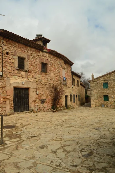 Medinaceli köy bizim yürüyüş güzel taş evler. Mimari, tarih, seyahat. 19 Mart 2016. Medinaceli, Soria, Castilla Leon, İspanya.