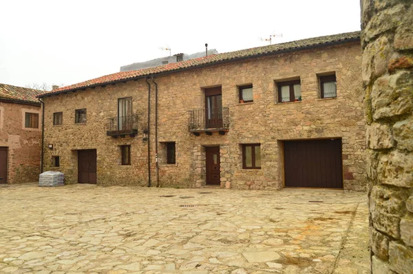 Medinaceli köy bizim yürüyüş güzel taş evler. Mimari, tarih, seyahat. 19 Mart 2016. Medinaceli, Soria, Castilla Leon, İspanya.