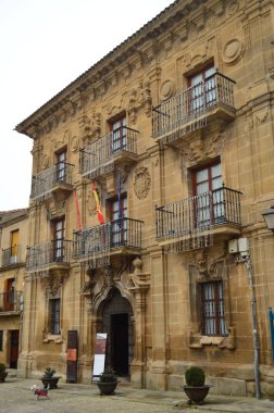 Cephe Briones Ortaçağ Town Hall. Mimari, sanat, tarih, seyahat. 27 Aralık 2015. Briones, La Rioja, Spain.