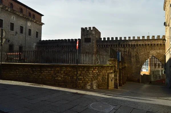 ビトリアで旧市街へのアクセスを与える中世壁 アート 2015 ビトリア アラバ バスク スペイン — ストック写真