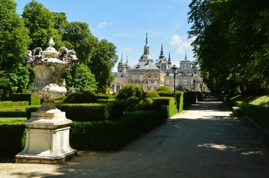Güzel bahçeler içinde belgili tanımlık geçmiş Sarayı ile çiftlik. Sanat tarihi biyoloji. 19 Haziran 2018. La Granja Segovia İspanya.