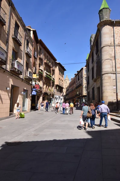 Nice Street Center Segovia Met Klokkentoren Van Kathedraal Achtergrond Het — Stockfoto