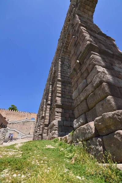 Onun Büyüklüğü Segovia Sezgi Edebilmek Için Kemeri Temeli Fotoğraflardan Mimari — Stok fotoğraf