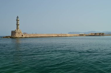 Bağlantı noktası Hanya antik deniz feneri muhteşem manzarası eşliğinde. Tarihi mimari seyahat. 6 Temmuz 2018. Hanya Girit Adası. Yunanistan.