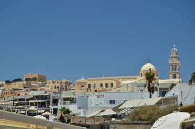Güzel manzarası güzel şehir Fira Santorini Adası üzerinde görüşlerini. Mimari, manzara, seyahat, yolculukları. 7 Temmuz 2018. Santorini Island, Thera. Yunanistan.