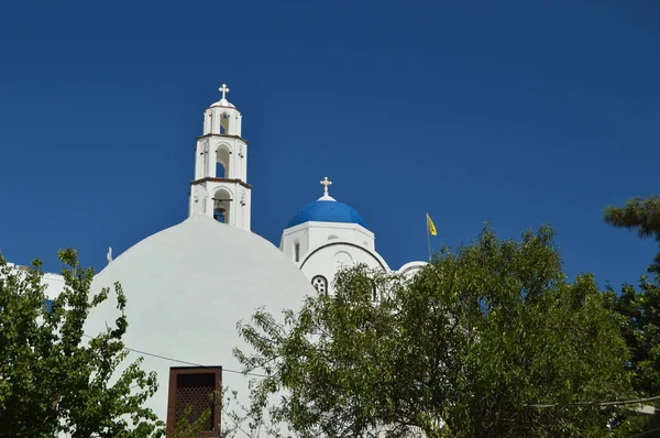 Campanario Fachada Principal Hermosa Iglesia Pyrgos Kallistis Isla Santorini Viajes — Foto de Stock