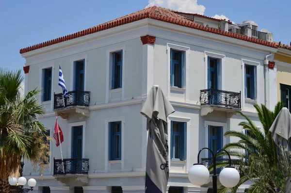 Edificio Típico Blanco Con Ventas Azules Nafplio Arquitectura Viajes Paisajes —  Fotos de Stock