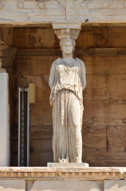 Güzel Sfenks Caryatids, Atina Acroplis Erekhtheion cephe bilinen tarih. Tarih, mimari, seyahat, yolculukları. 9 Temmuz 2018. Akropolis, Atina, Yunanistan.