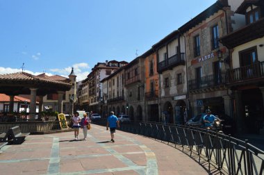Kaptan Palacios Villa De Potes meydanda. Doğa, mimari, tarih, seyahat. 30 Temmuz 2018. Potes, Cantabria, İspanya