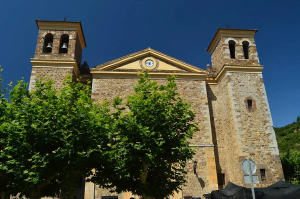 Fachada Principal Nova Igreja San Vicente Aldeia Potes Natureza Arquitetura — Fotografia de Stock