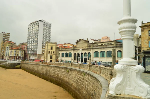 Playa San Lorenzo Con Edificio Mercado Mirando Mar Gijón Arquitectura — Foto de Stock