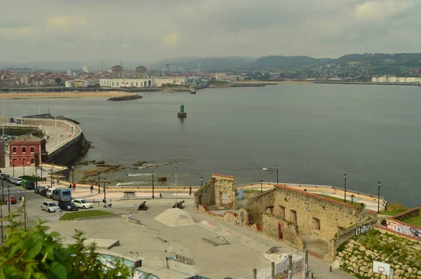 Commerciële Haven Gezien Vanaf Cimadevilla Park Gijon Natuur Reizen Vakantie — Stockfoto