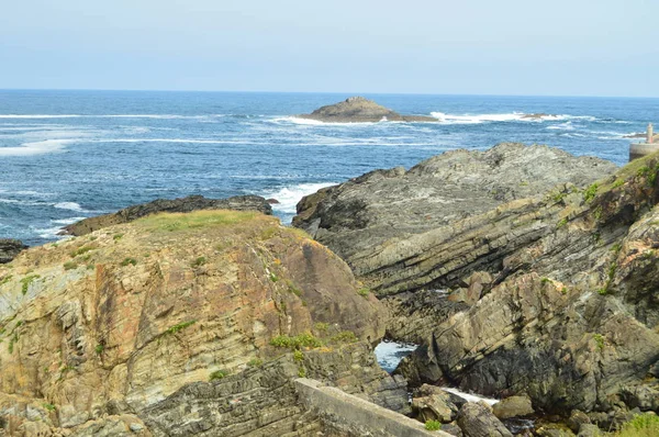 Bay Waves Breaking Its Rocks Background Uma Pequena Ilha Tapia — Fotografia de Stock