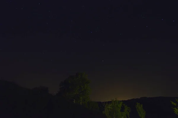 Fotografía Las Estrellas Día Limpio Nubes Verano Través Exuberante Bosque —  Fotos de Stock