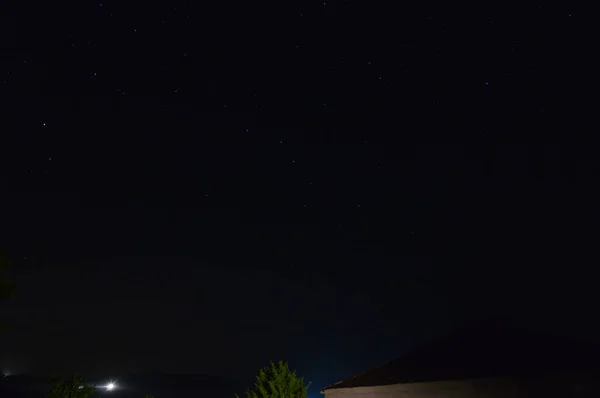 Fotografando Estrelas Dia Limpo Nuvens Verão Com Carro Cassiopeia Topo — Fotografia de Stock