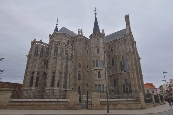 Boční Záběr Biskupský Palác Gaudi Astorga Architektura Historie Cestování Camino — Stock fotografie