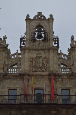 Astorga bulutlu bir gün belediye binasının ana cephe. Mimari, tarihi, Camino De Santiago, seyahat. 1 Kasım 2018. Astorga, Leon, Castilla-Leon, İspanya.