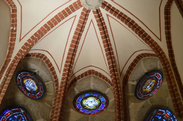 彩绘玻璃窗与所有的看到的眼睛在阿斯托加的圣公会宫殿的中心 卡米诺圣地亚哥 室内设计 2018年11月1日 Astorga Leon Castilla Leon 西班牙 — 图库照片