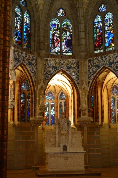 Hauptschrein Der Jungfrau Maria Mit Seinen Kostbaren Glasmalereien Des Bischofspalastes — Stockfoto