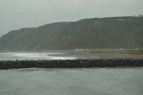 Det Krävs Att Kan Flod Som Unraveling Havet Och Stranden — Stockfoto