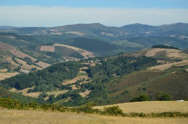 Kırsal, Galicia İspanya ile arka plan Se sınırları içinde dağların muhteşem manzarası. Doğa, manzara, botanik, seyahat. 2 Ağustos 2015. Rebedul, Lugo, Galiçya, İspanya.