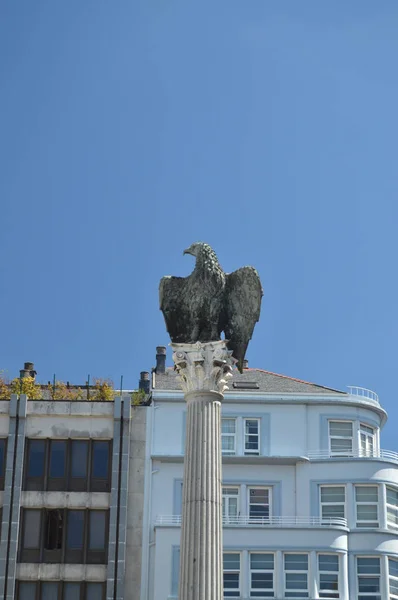 Hermosa Escultura Águila Imperial Dedicada Emperador César Augusto Plaza Santo — Foto de Stock