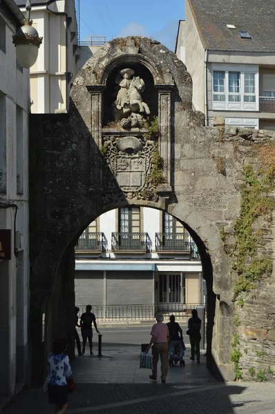 Πόρτα Της Ρωμαϊκής Τοίχου Plaza Ferrol Ονομάζονται False Lugo Ταξίδια — Φωτογραφία Αρχείου
